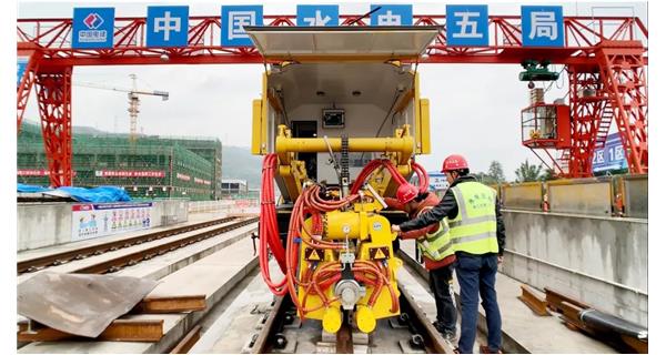 焊接故事| 成都地鐵18號線(xiàn)基建工程難度大，K922設備“保駕護航”